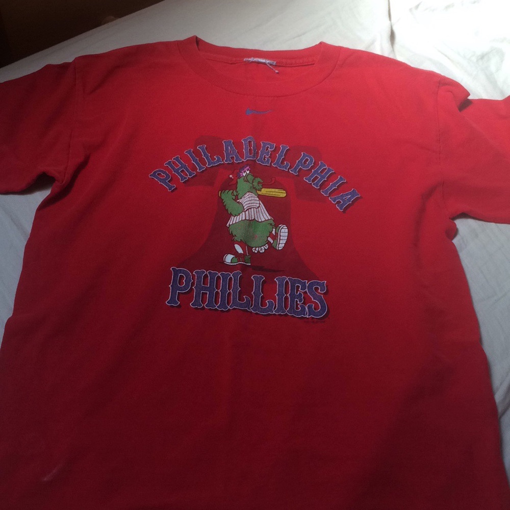 Philadelphia Phillies red shirt